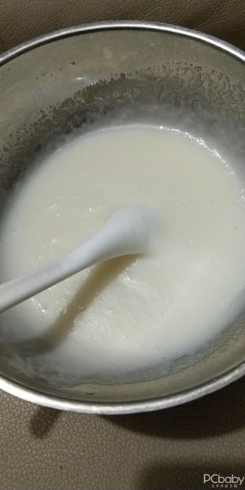 冲泡时,也可以闻到淡淡的奶香味,让人忍不住想吃,米粉糊细腻均匀