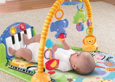 宝宝早期的动作训练促进智力发展