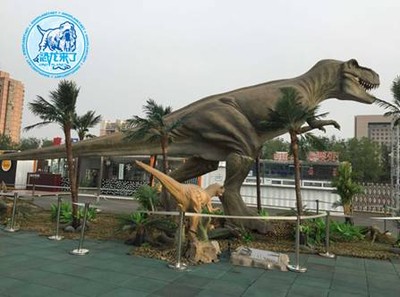五棵松变身侏罗纪公园,小伙伴们一起玩耍恐龙世界吧