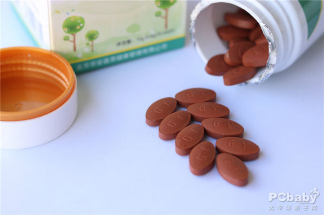 【荣冠gaba氨基丁酸】是一种糖果压片,红褐色的药片,药味不浓,吃起来